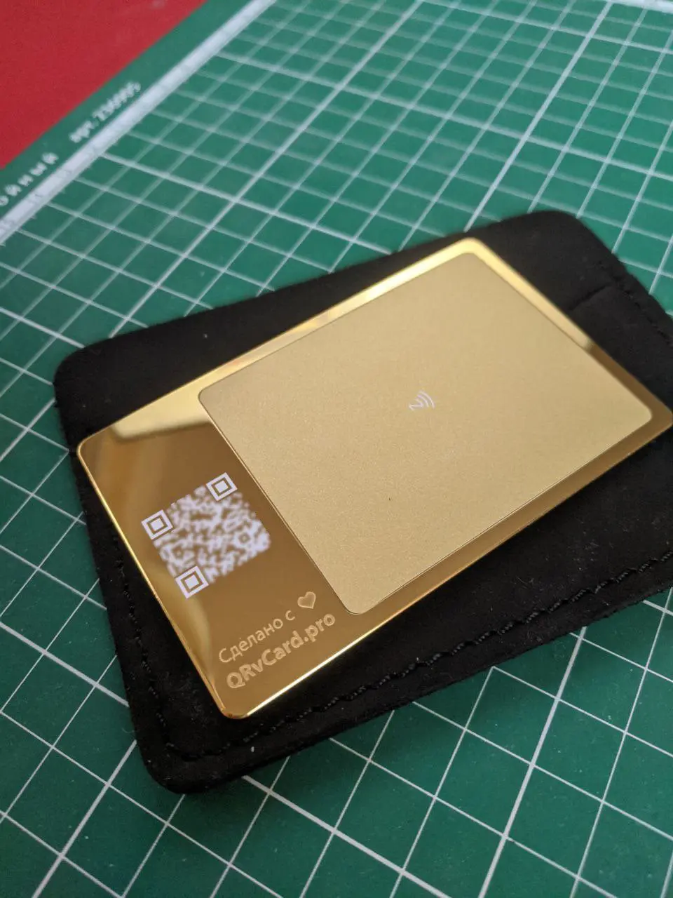 Металлическая Смарт NFC карта Золотая 24K Gold от QRvCARD PRO