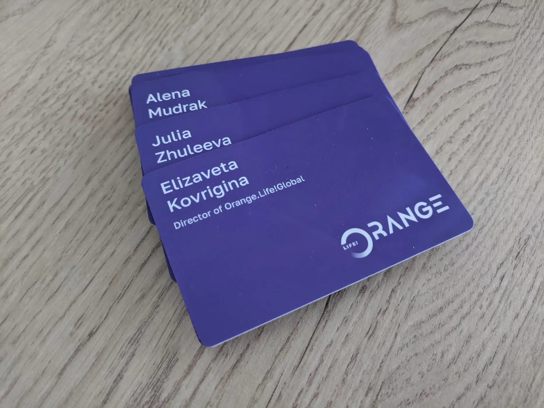 NFC визитки из пластика с индивидуальным дизайном для МЕЖДУНАРОДНОГО КОНЦЕРНА Orange group