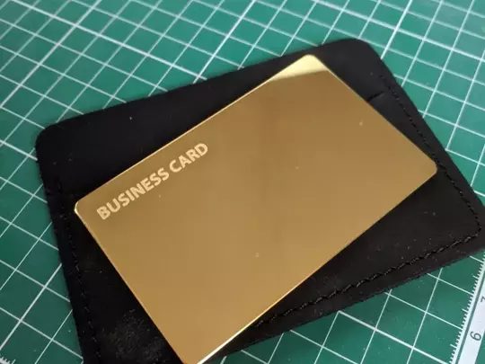 NFC-визитка из металла (Gold 24K) и подарочный кард-холдер из натуральной кожи